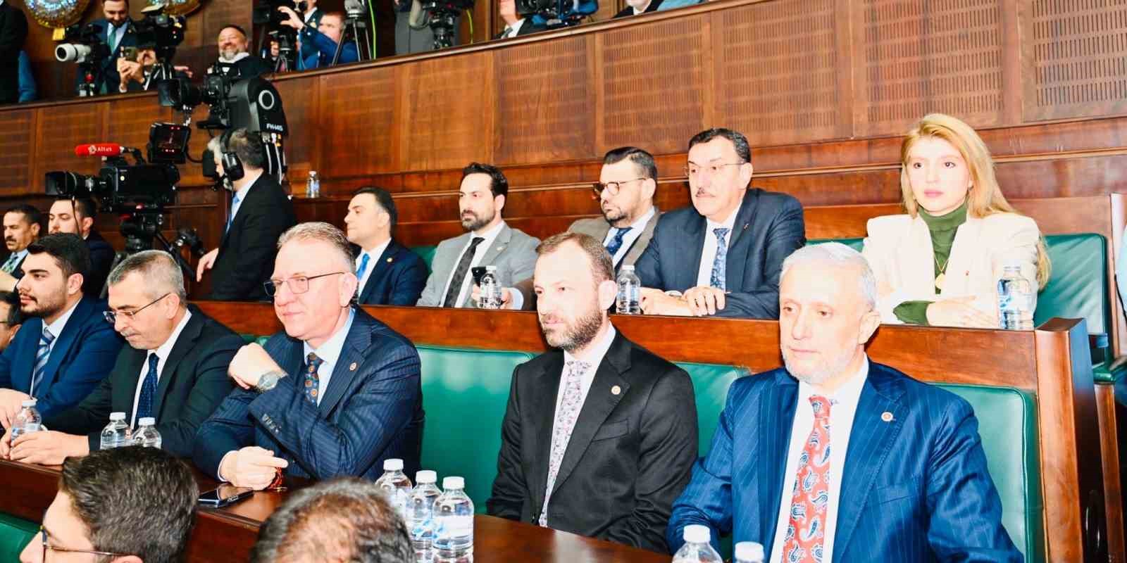 Ölmeztoprak: "Cumhurbaşkanımızın mesajları nettir, bayrağımıza uzanan kirli eller hesap verecek"
