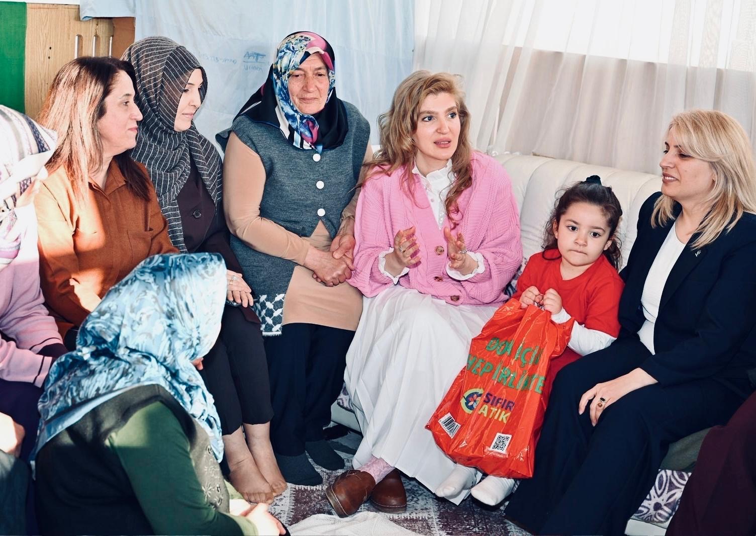 Ölmeztoprak’tan sahada yoğun temaslar
