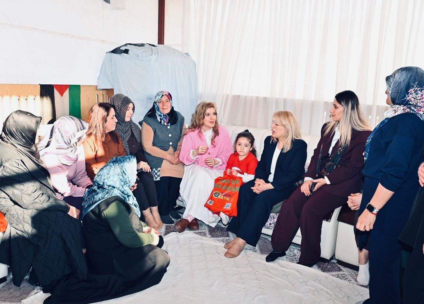 Ölmeztoprak’tan sahada yoğun temaslar
