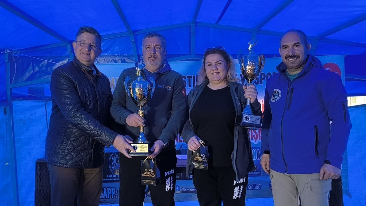 Oltalar, birincilik için denize atıldı
