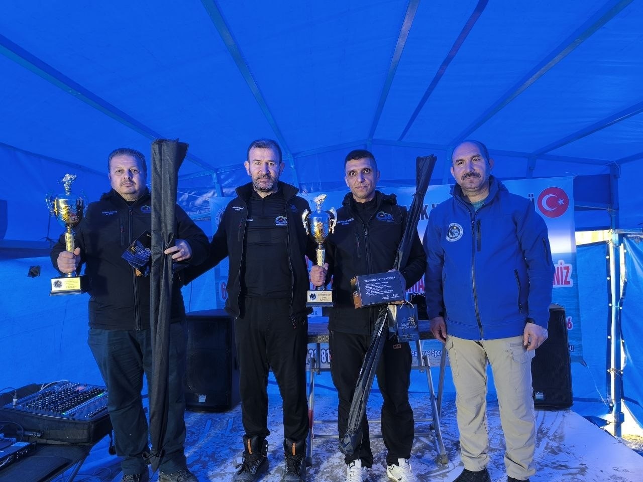 Oltalar, birincilik için denize atıldı
