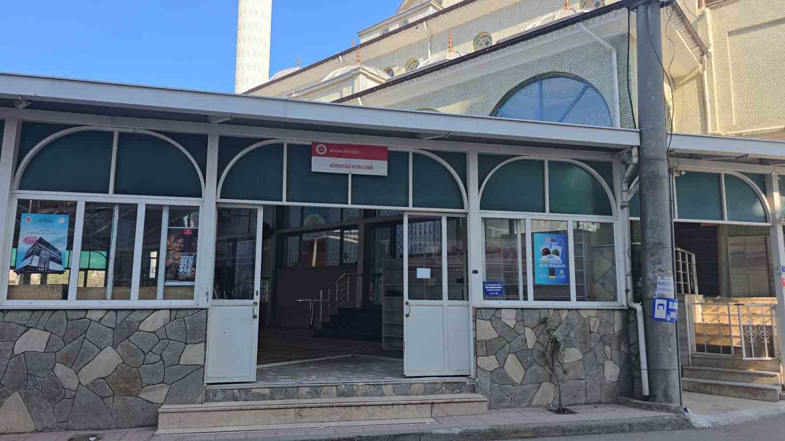 Oltalı hırsız camiden mikrofon çaldı
