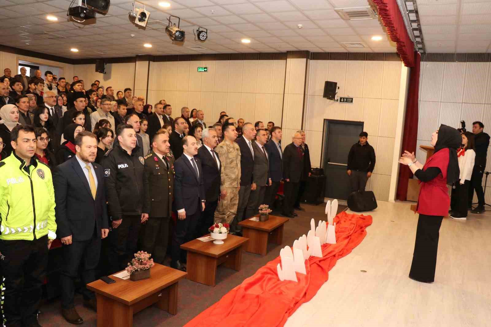 Oltu Mehmet Akif Ersoy Ortaokulu’nda, İstiklal Marşı’nın kabulü ve Mehmet Akif Ersoy’u anma programı
