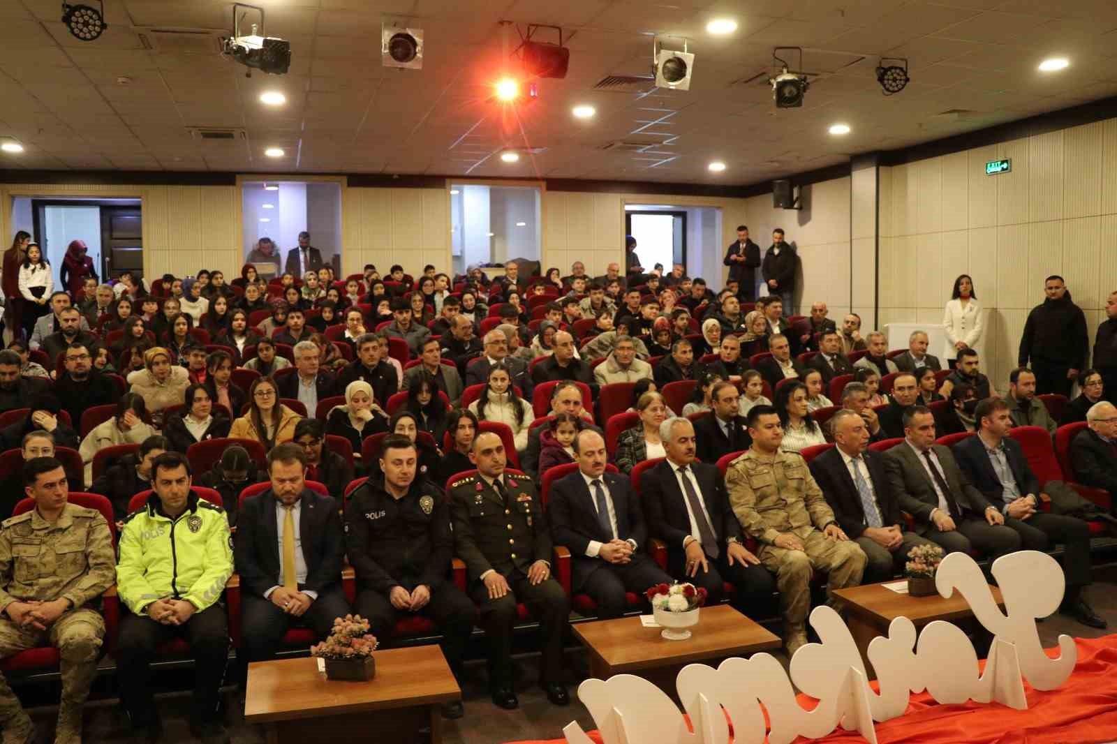 Oltu Mehmet Akif Ersoy Ortaokulu’nda, İstiklal Marşı’nın kabulü ve Mehmet Akif Ersoy’u anma programı
