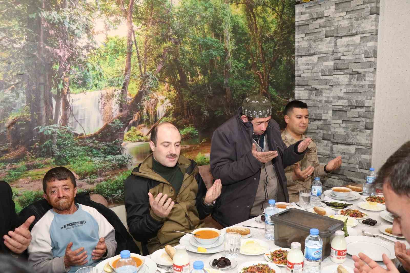 Oltu yürekleri ısıtan iftar
