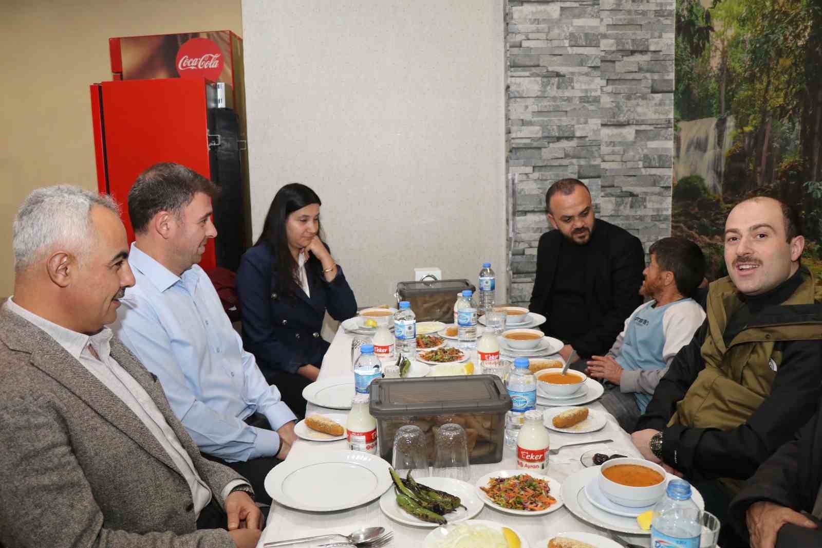 Oltu yürekleri ısıtan iftar
