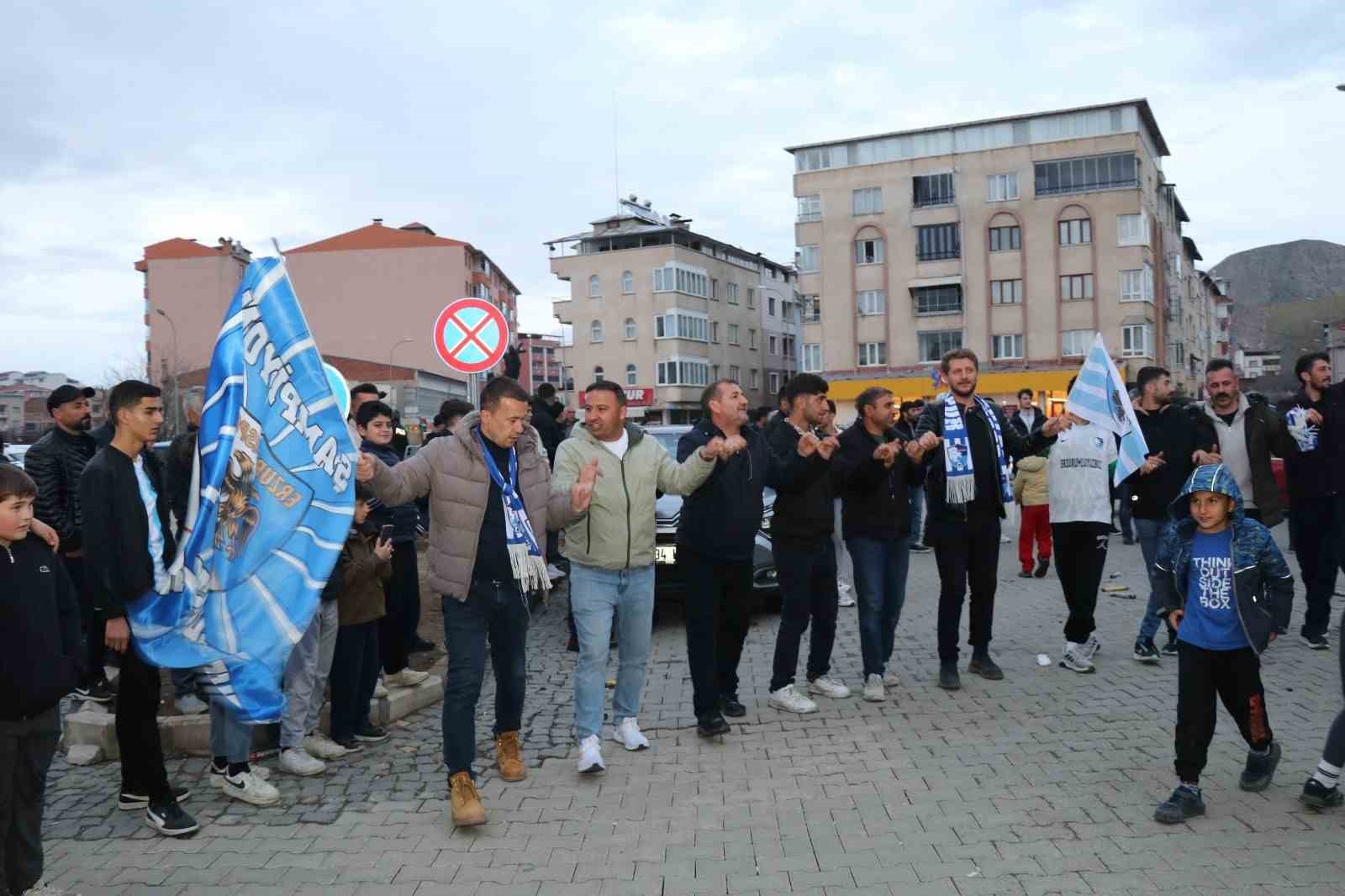 Oltu’da Erzurumspor’un şampiyonluk coşkusu
