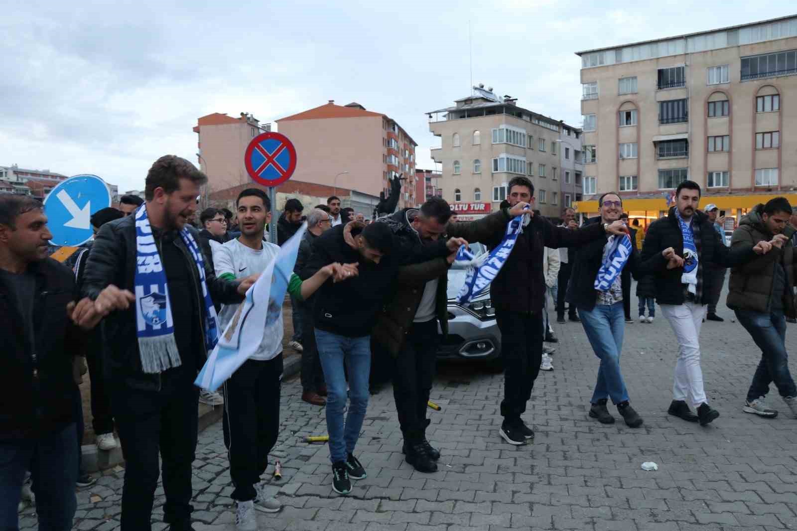 Oltu’da Erzurumspor’un şampiyonluk coşkusu
