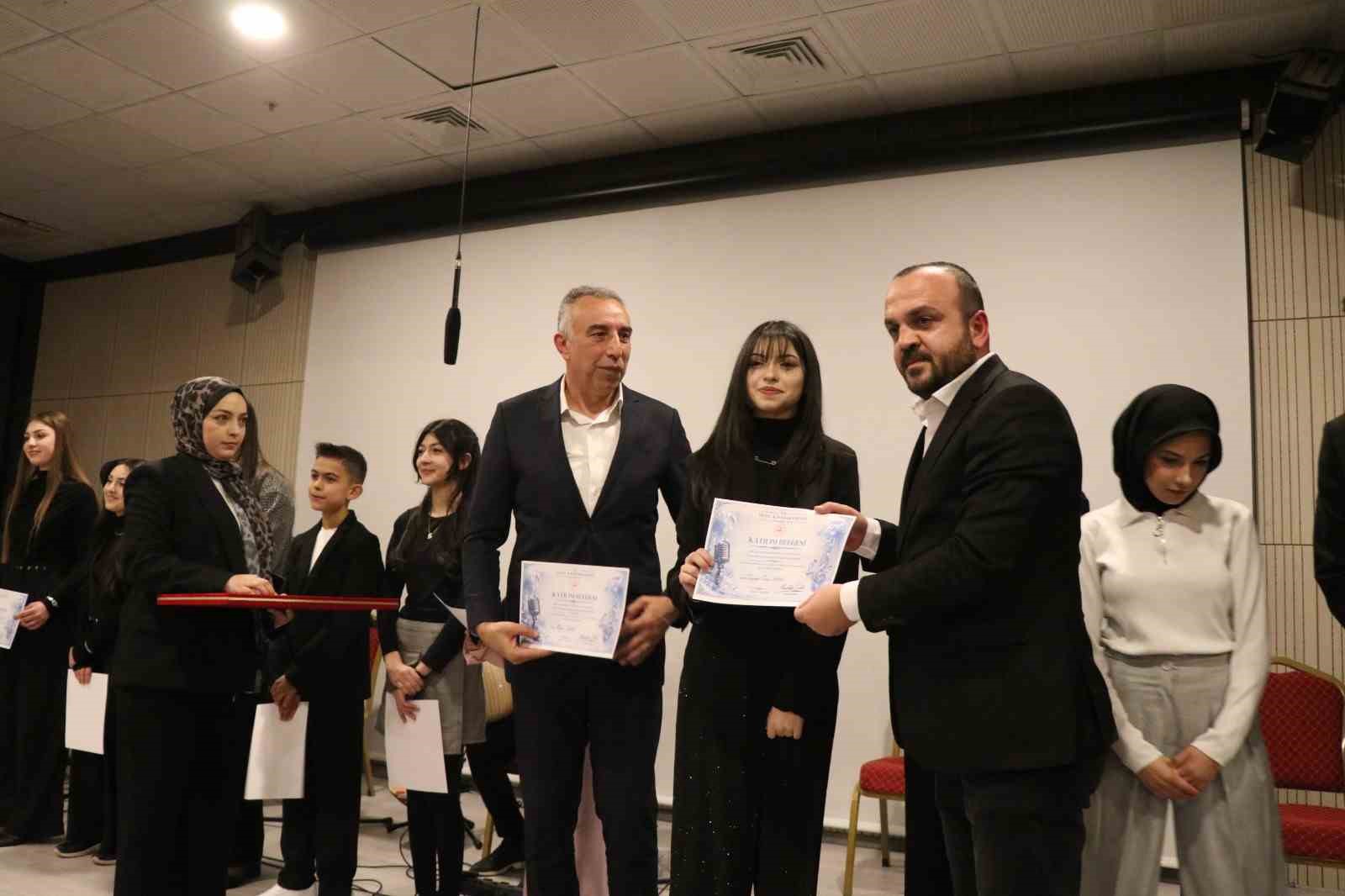 Oltu’da genç sesler ter döktü
Oltu’da genç sesler ter döktü