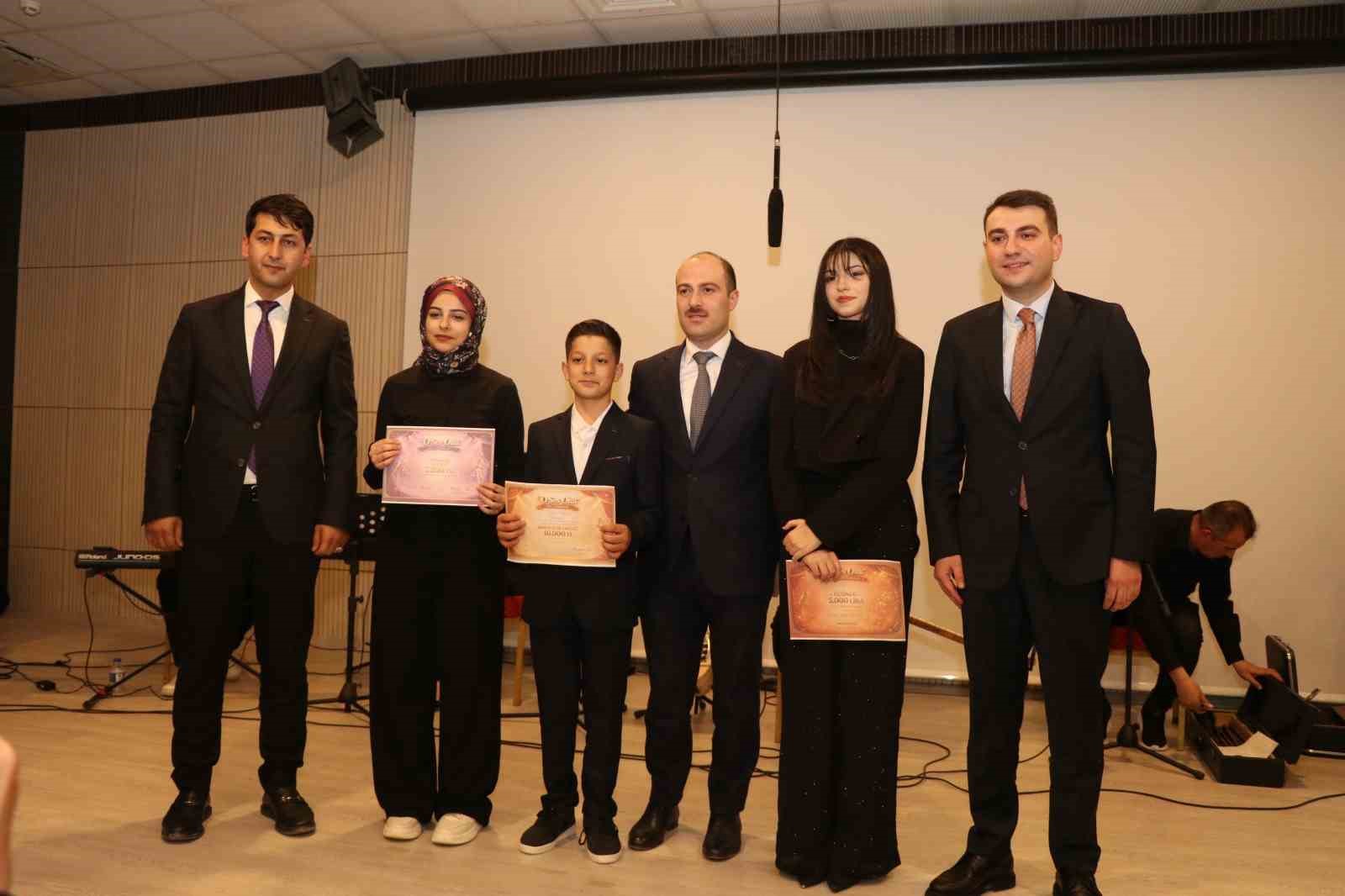 Oltu’da genç sesler ter döktü
Oltu’da genç sesler ter döktü