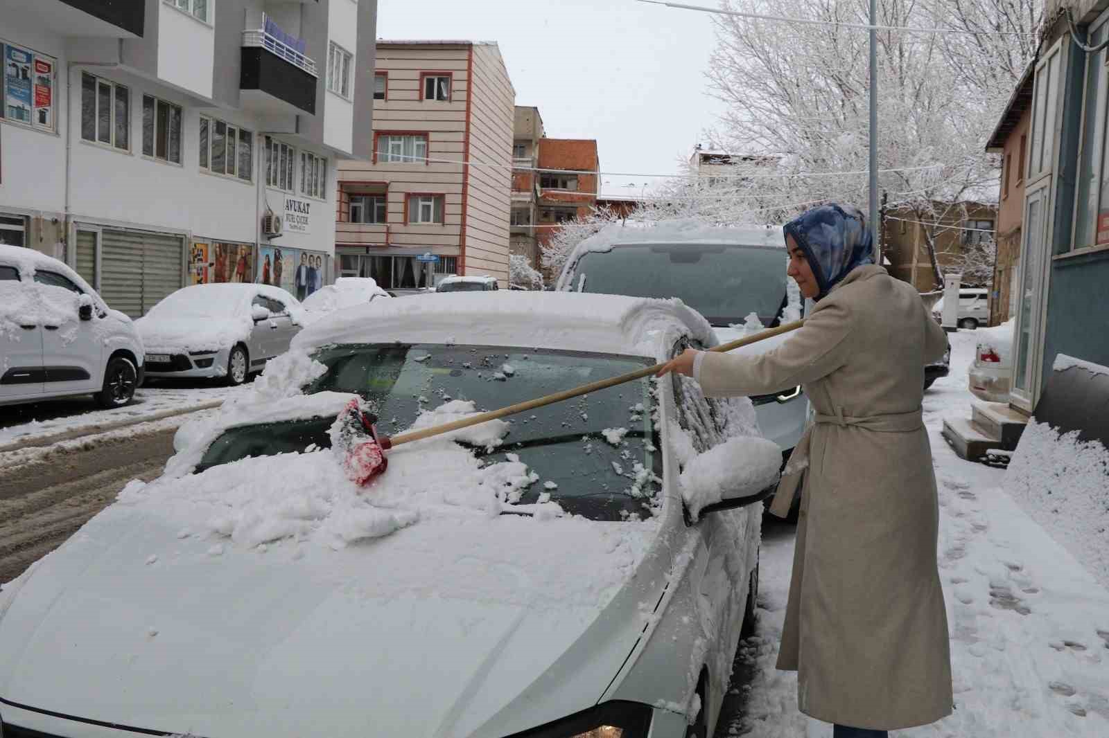 Oltu’da kar yağışı  etkili oldu
