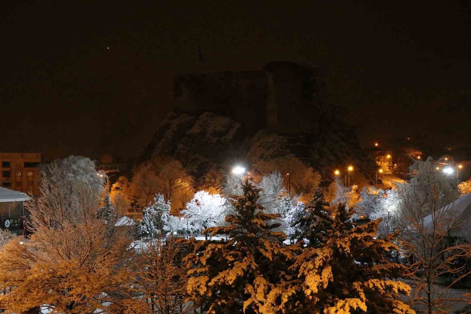 Oltu’da kar yağışı  etkili oldu
