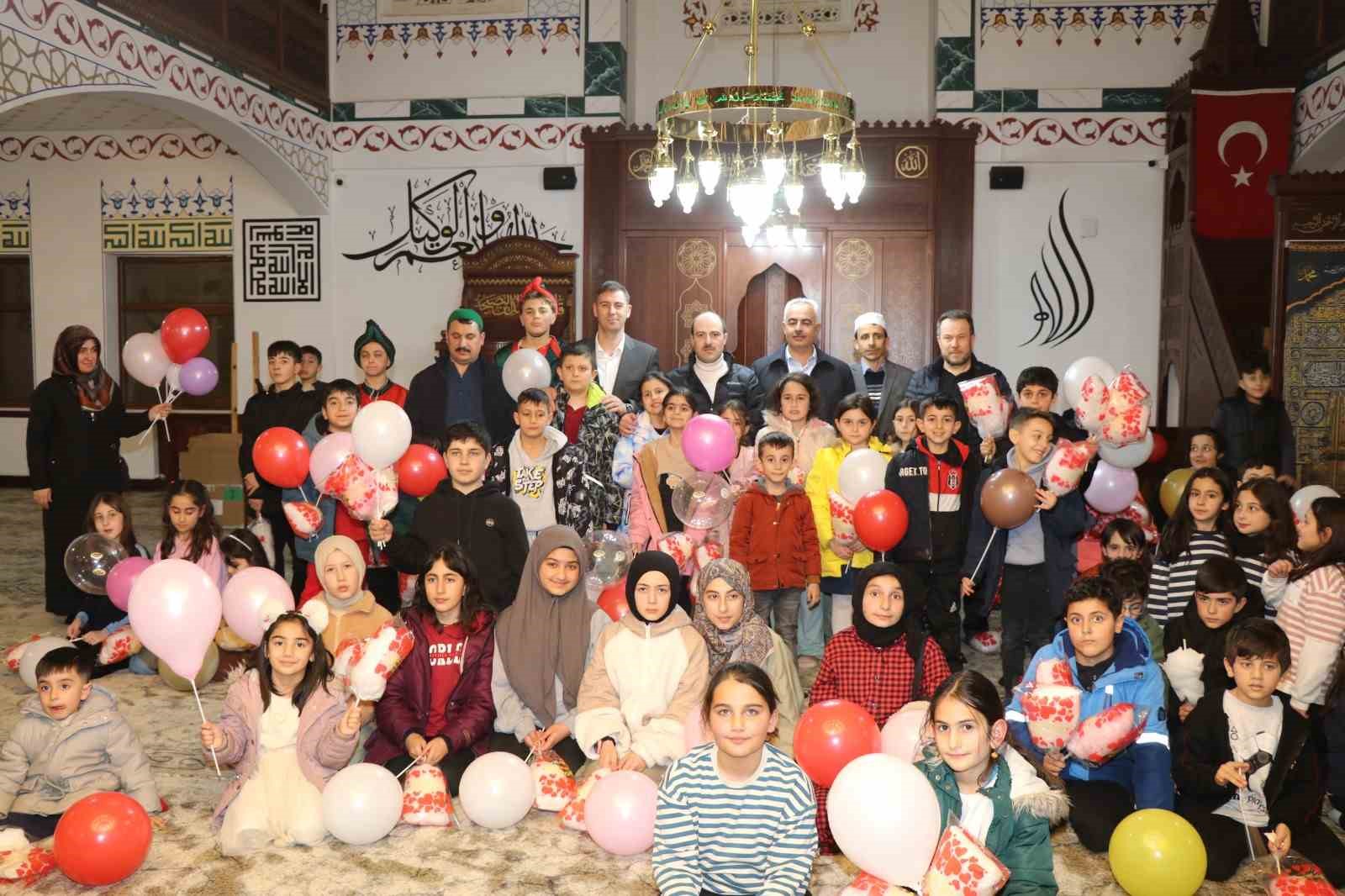 Oltu’da miniklere "Hoş Geldin Ramazan" programı
Oltu’da miniklere "Hoş Geldin Ramazan" programı