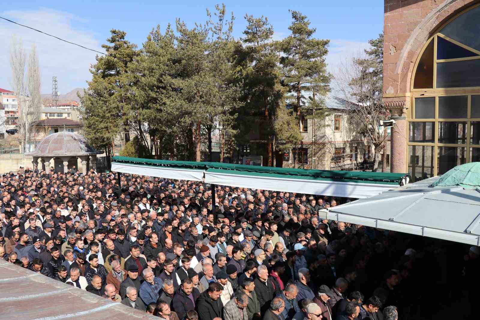 Oltu’da motosiklet kazası: 1 ölü, 1 yaralı
