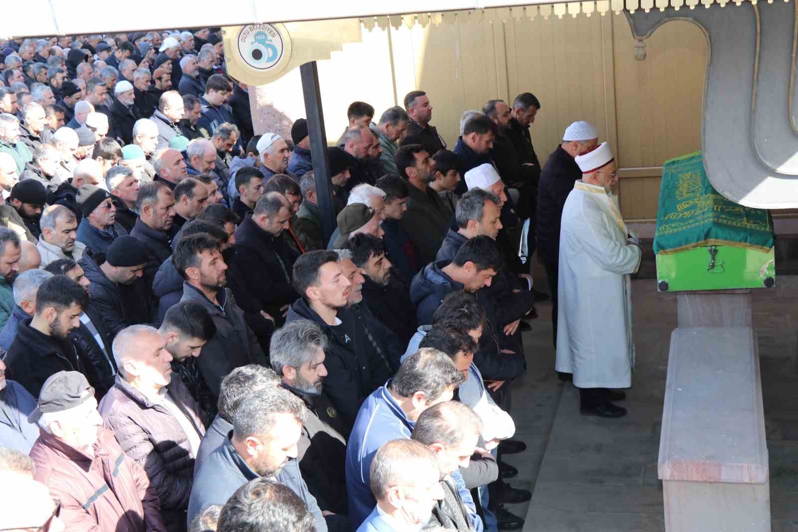 Oltu’da motosiklet kazası: 1 ölü, 1 yaralı
