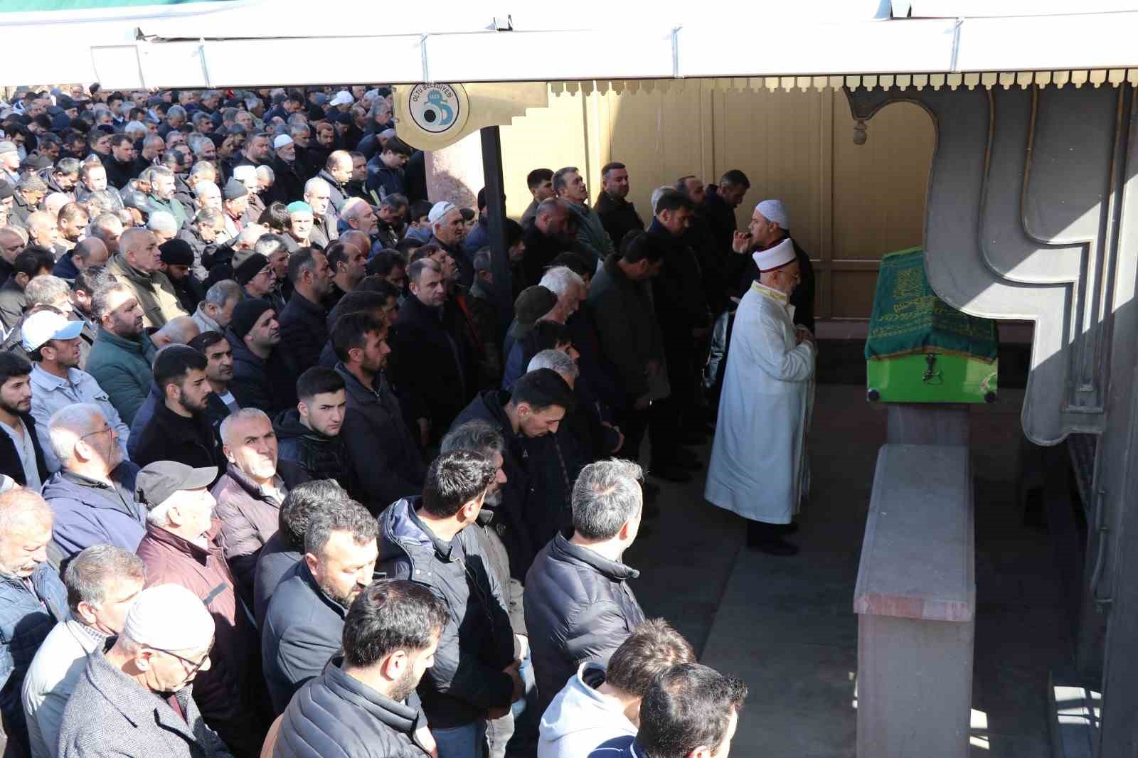 Oltu’da motosiklet kazası: 1 ölü, 1 yaralı
