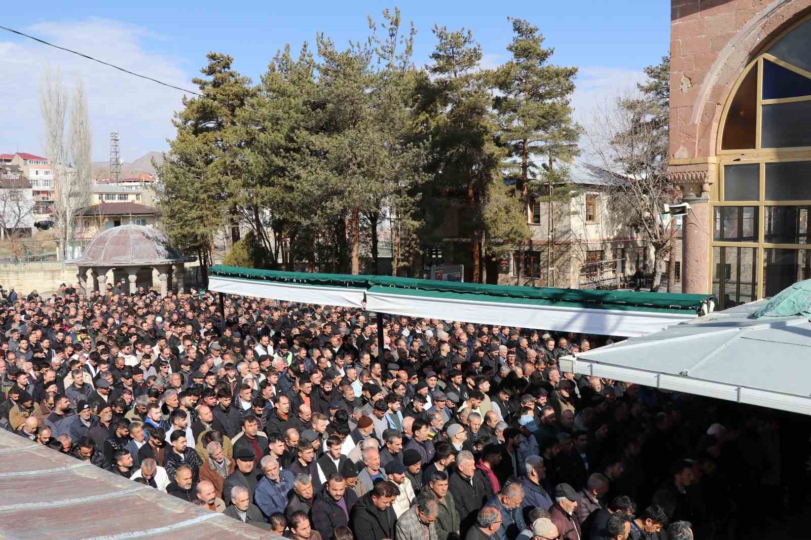 Oltu’da motosiklet kazası: 1 ölü, 1 yaralı
