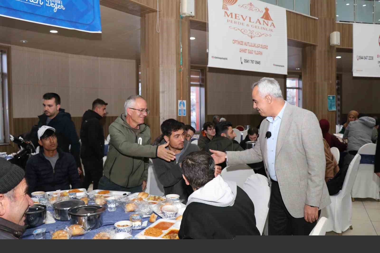 Oltulular geleneksel iftar programında buluştu
