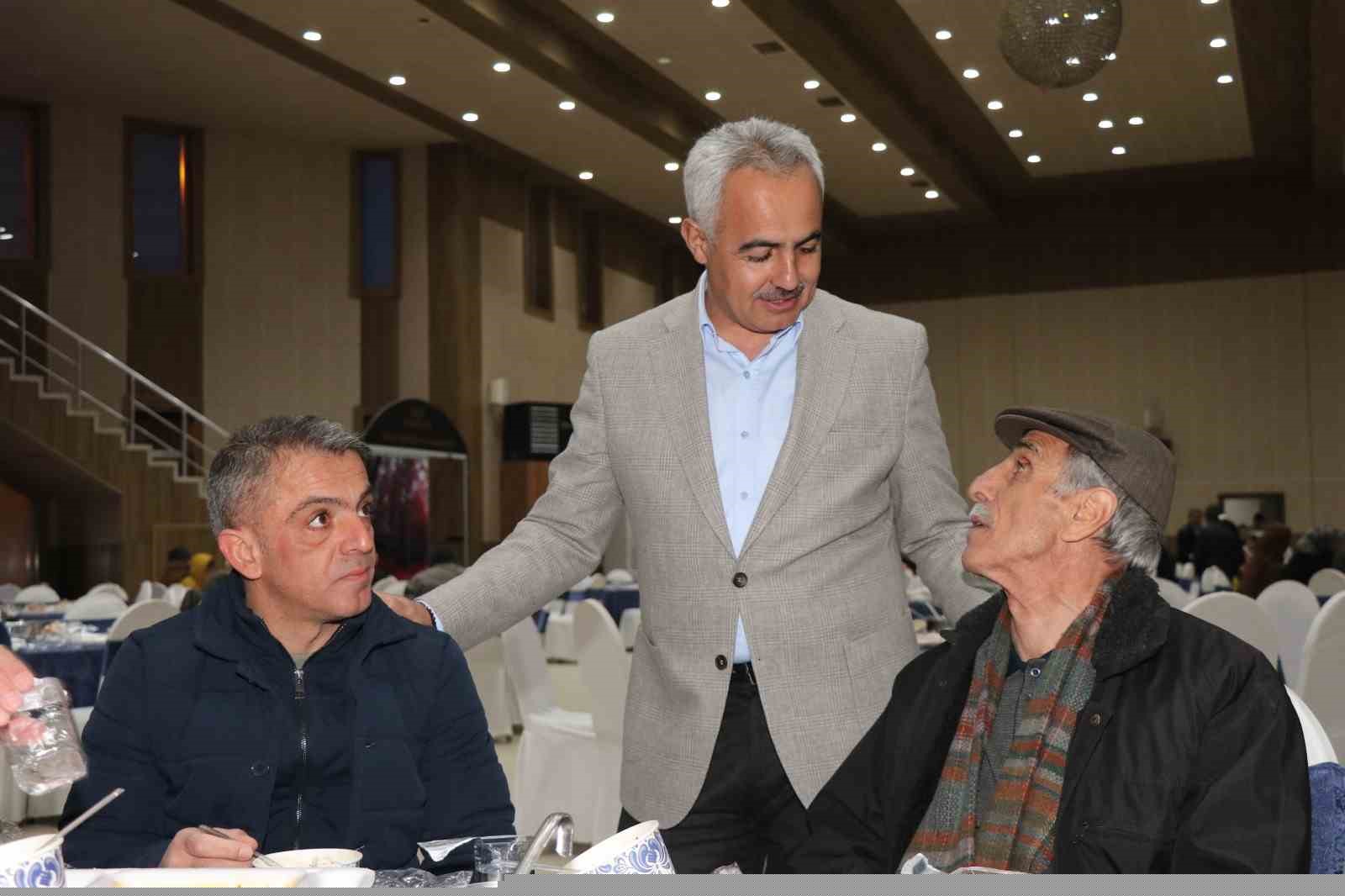 Oltulular geleneksel iftar programında buluştu
