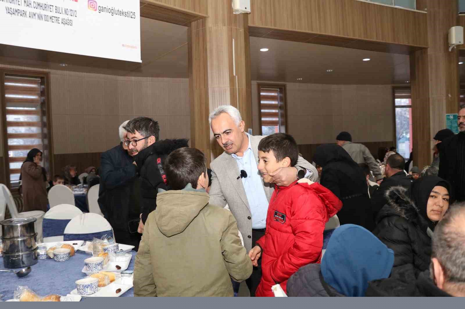 Oltulular geleneksel iftar programında buluştu
