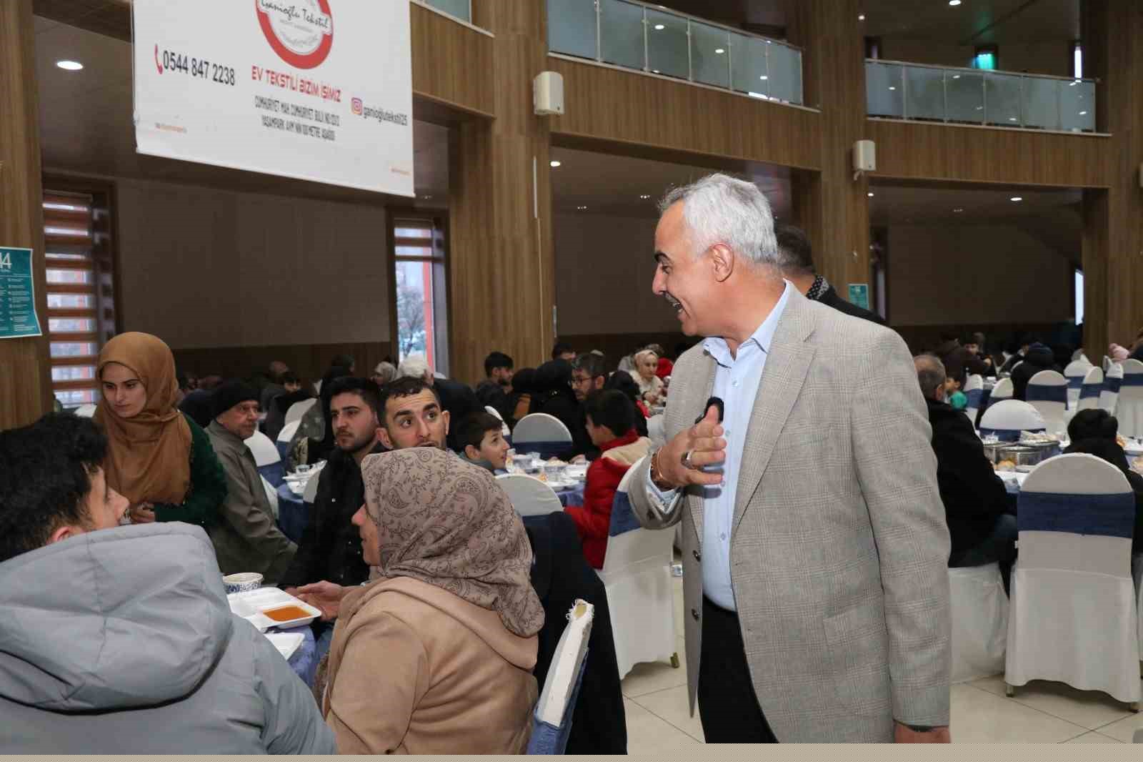 Oltulular geleneksel iftar programında buluştu
