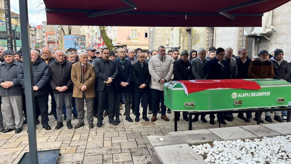 Ölü bulunan adliye çalışanı defnedildi
