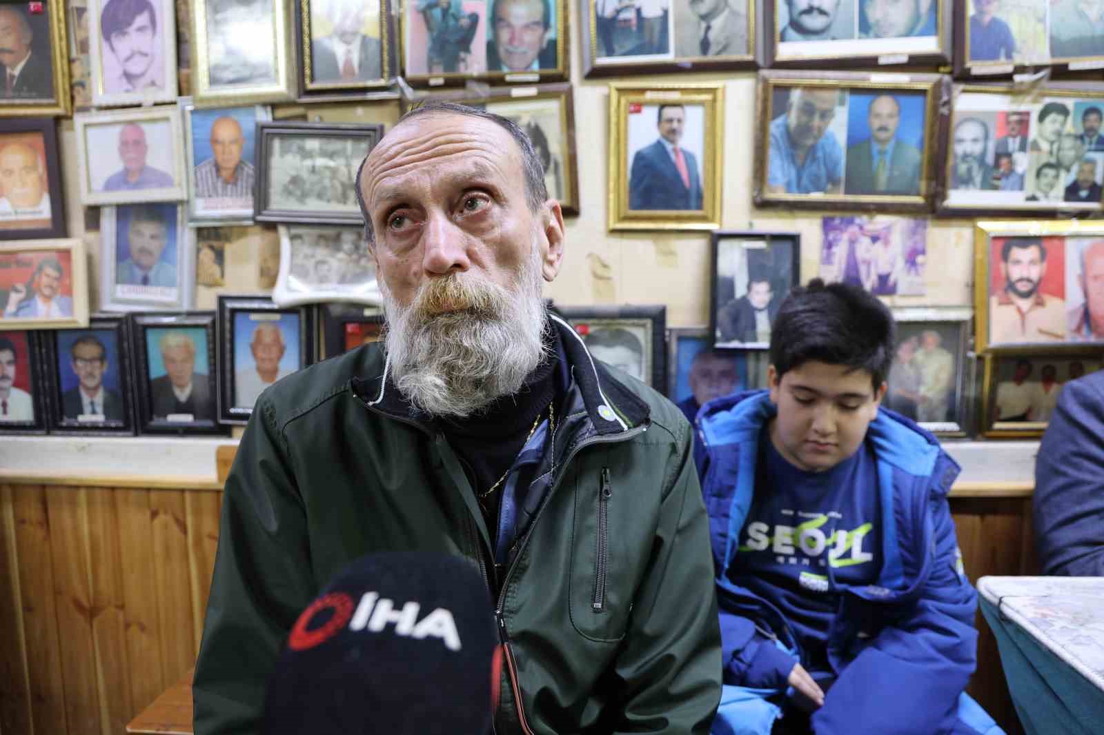 Ölüler Kıraathanesi’nde nostaljik bayramlaşma
