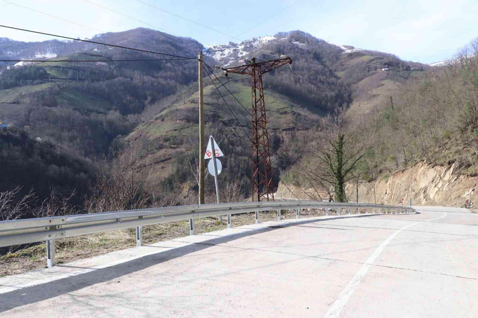 Ölüm yoluna bariyerli önlem
