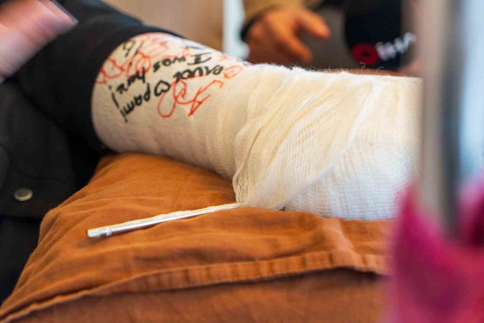 Ölümden döndü, gelen yorumlarla bir daha yıkıldı
