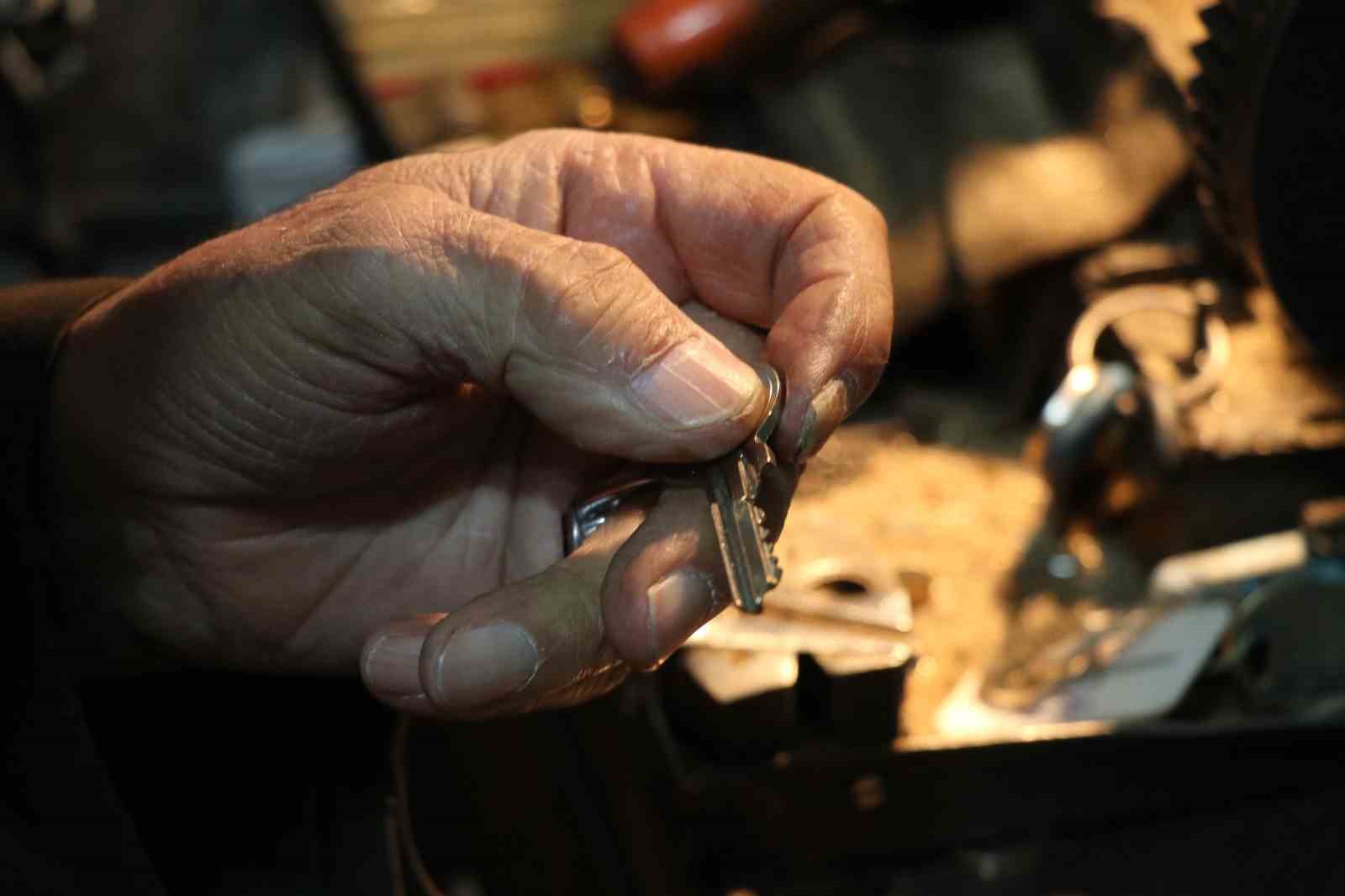 Ömrünü anahtara adadı, 84 yaşında hâlâ tezgâh başında
