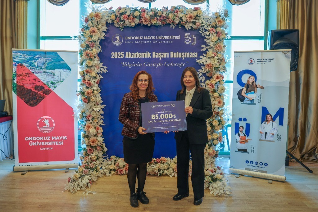 OMÜ’de 2025 yılının öne çıkan akademik başarıları ödüllendirildi
OMÜ’de 2025 yılının öne çıkan akademik başarıları ödüllendirildi