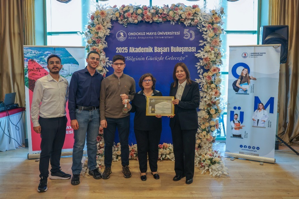 OMÜ’de 2025 yılının öne çıkan akademik başarıları ödüllendirildi
OMÜ’de 2025 yılının öne çıkan akademik başarıları ödüllendirildi