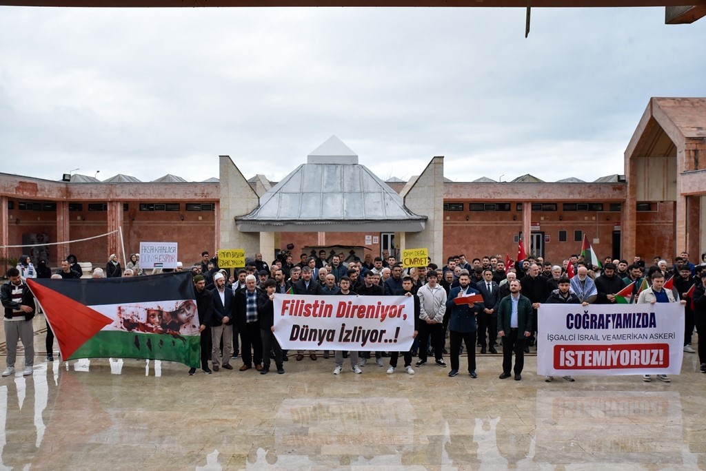 OMÜ’de Filistin’e destek programı
OMÜ’de Filistin’e destek programı