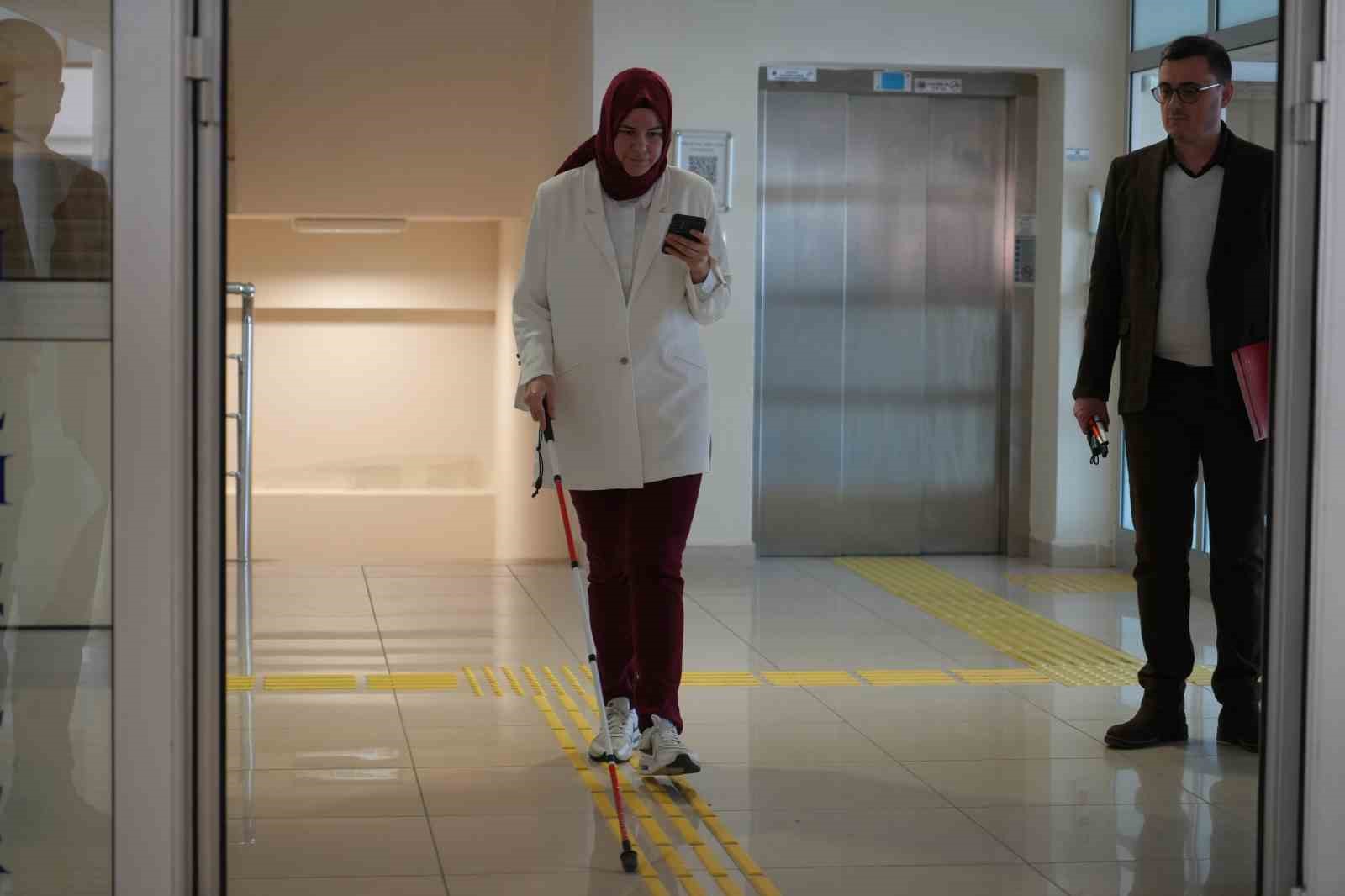 OMÜ’de görme engelliler için yapay zekâ destekli asistan devrede
OMÜ’de görme engelliler için yapay zekâ destekli asistan devrede