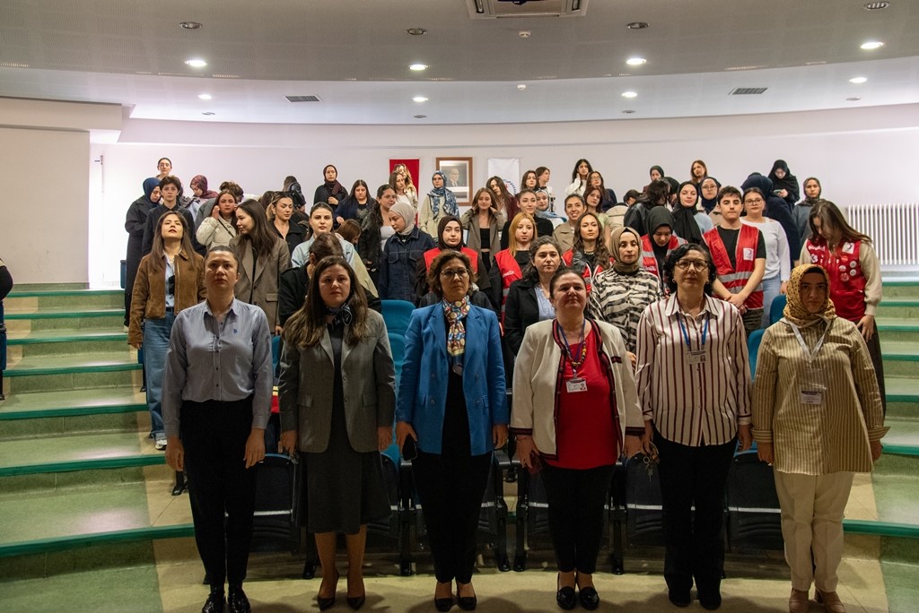 OMÜ’de Ulusal Ebeler Haftası etkinliklerle kutlandı
