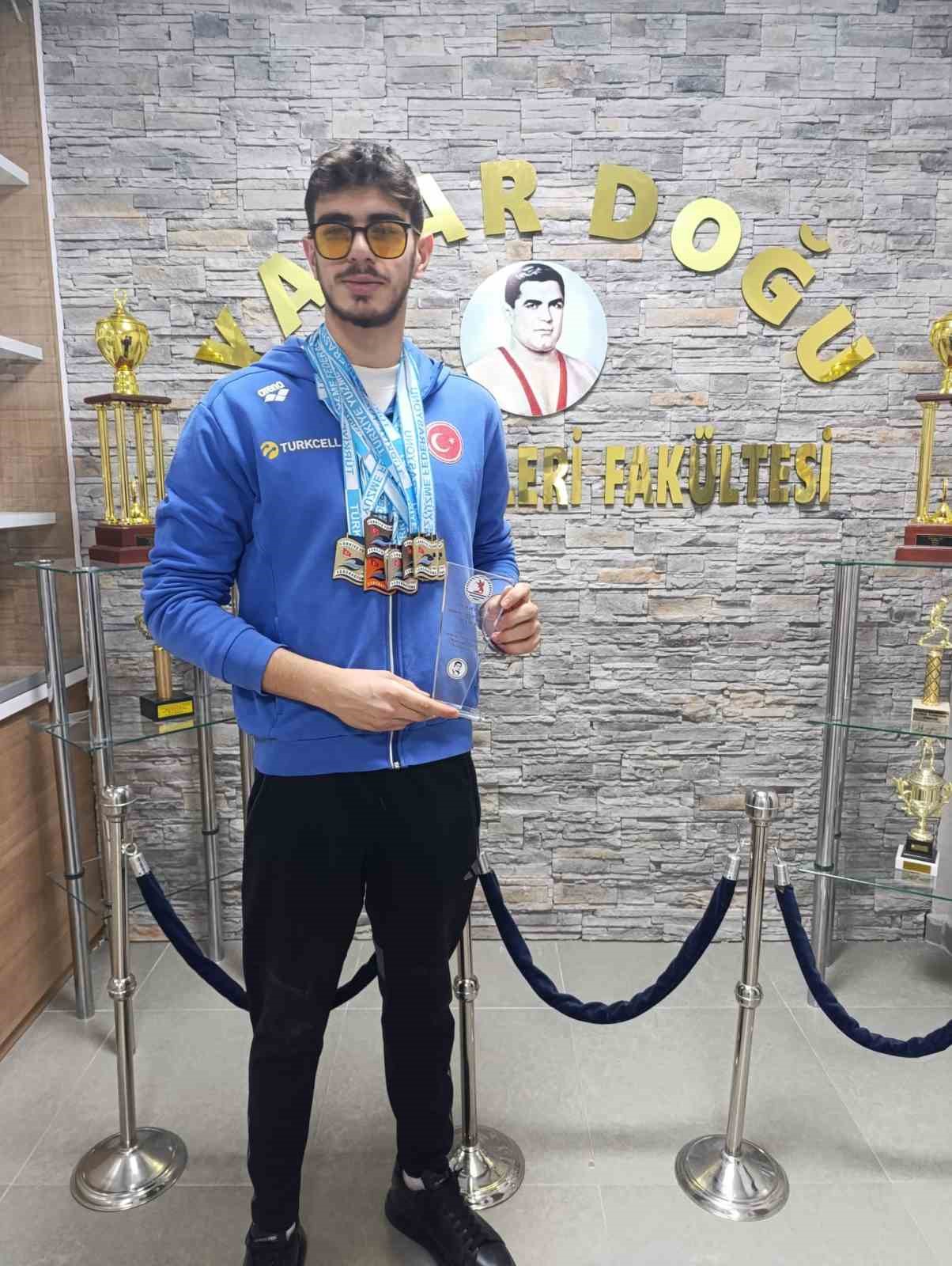 OMÜ’lü yüzücüden Antalya’da madalya yağmuru
