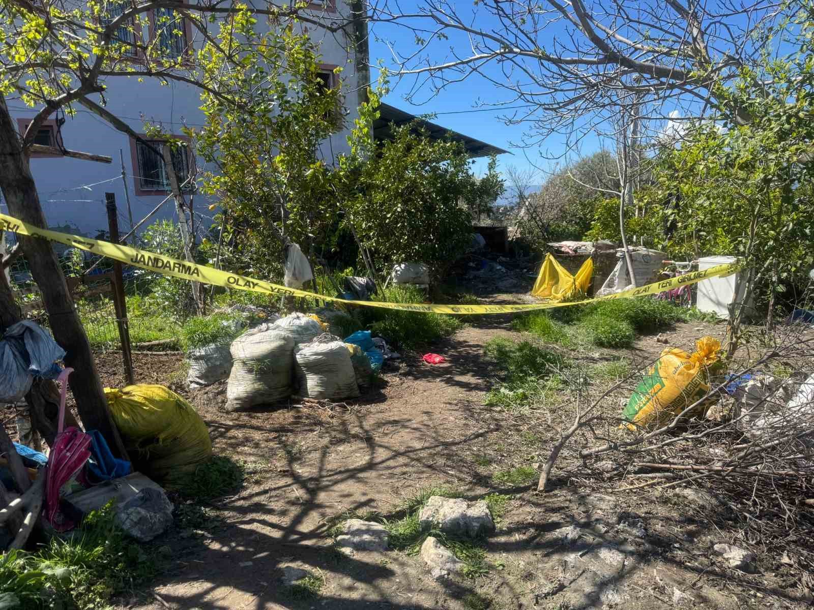 Önce karısını, sonra kendini vurdu
