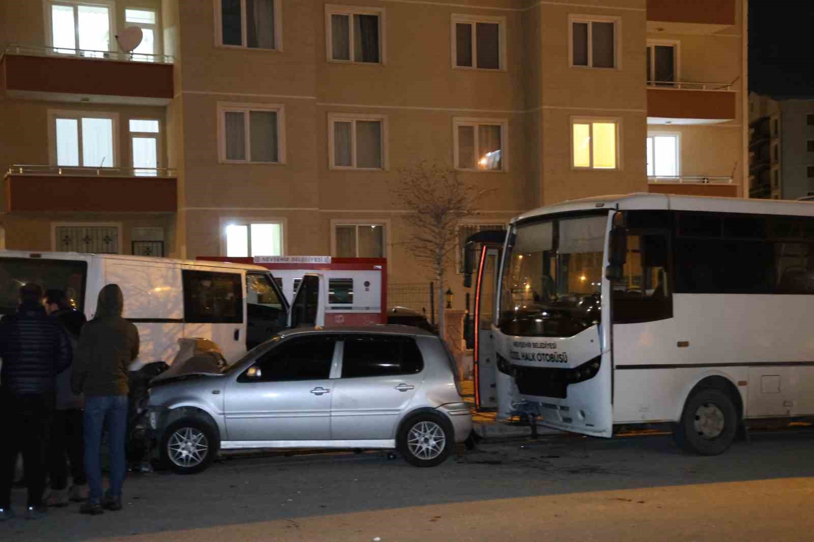 Önce kaza, sonra kavga ettiler: 2 yaralı
Önce kaza, sonra kavga ettiler: 2 yaralı