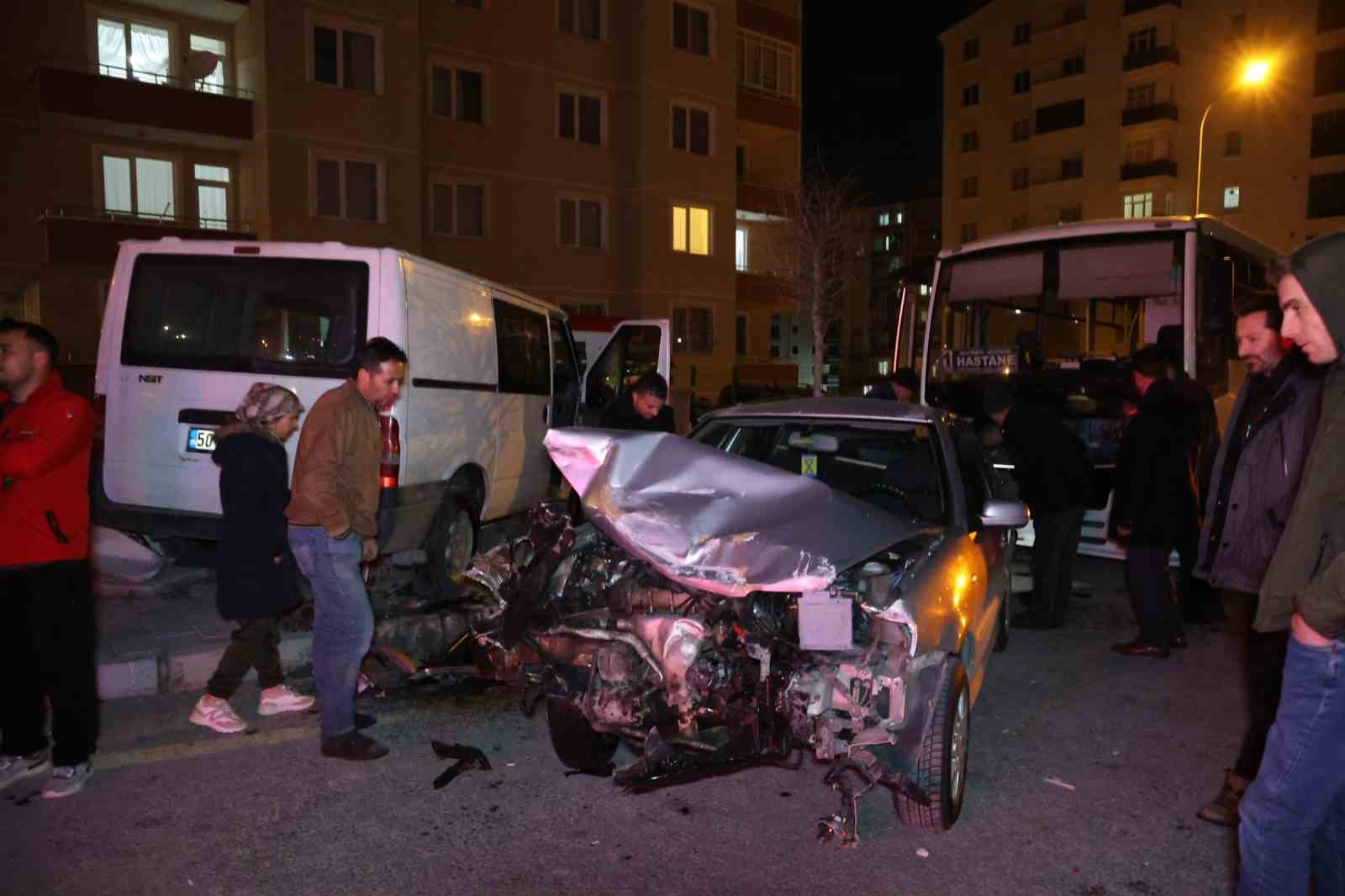 Önce kaza, sonra kavga ettiler: 2 yaralı
Önce kaza, sonra kavga ettiler: 2 yaralı