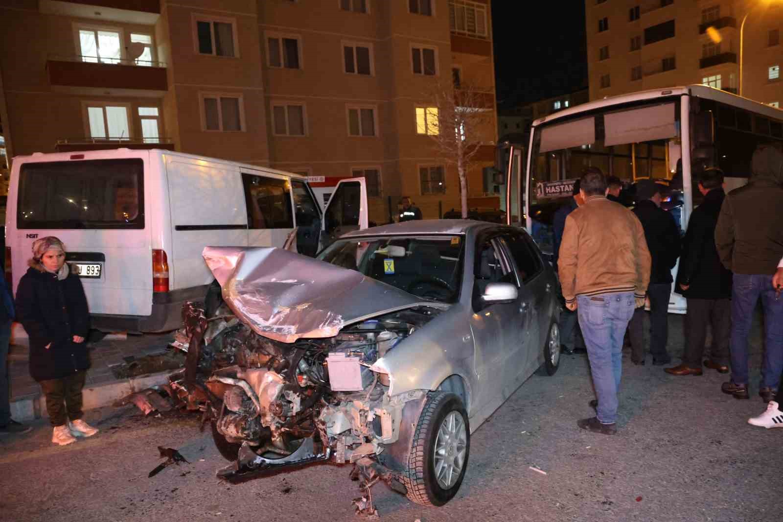 Önce kaza, sonra kavga ettiler: 2 yaralı
Önce kaza, sonra kavga ettiler: 2 yaralı