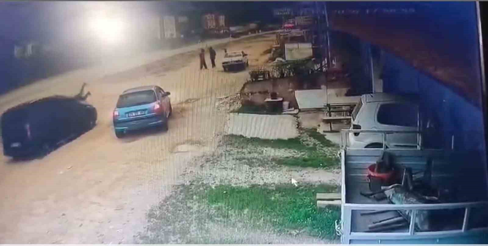 Önce konuştu, sonra çarptı: O anlar kameraya yansıdı
