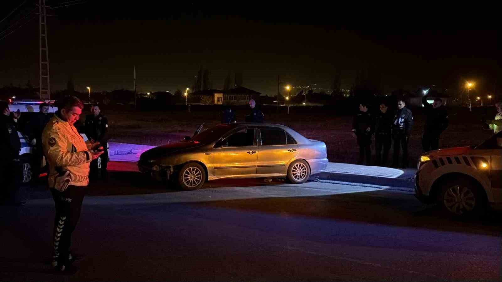 Önce telefonu, sonra da kelepçeyi bahane ederek alkol testini reddetti
