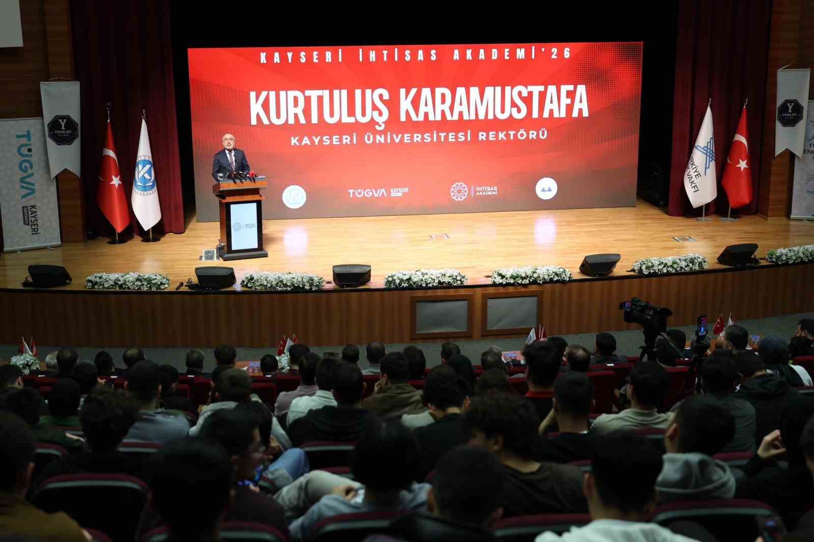 Önceki dönem Dışişleri Bakanı Çavuşoğlu, KAYÜ’de konferans verdi
