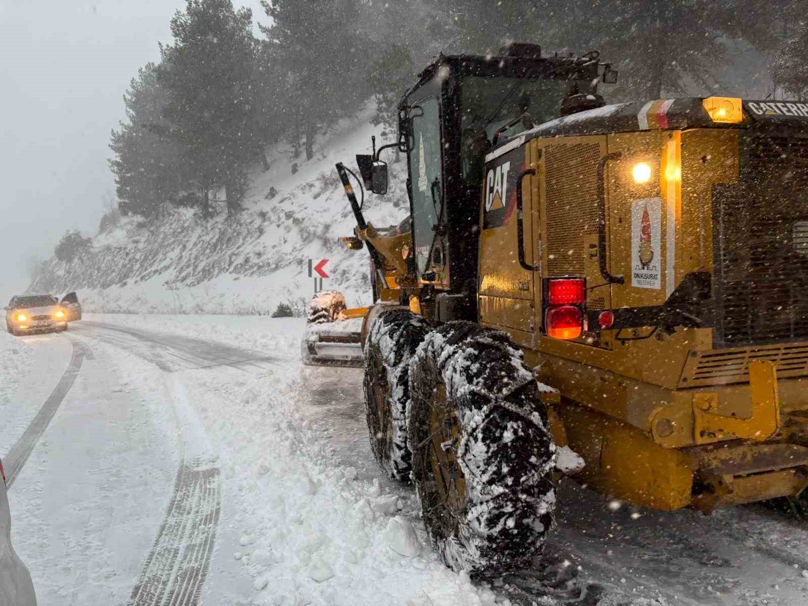 Onikişubat Belediyesi 60 araçla sahada
