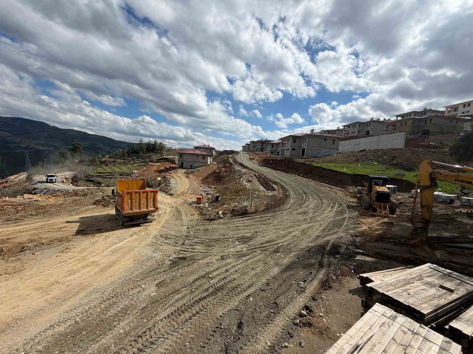 Onikişubat Belediyesi’nden 11 kırsal mahallede ulaşım yatırımı seferberliği
