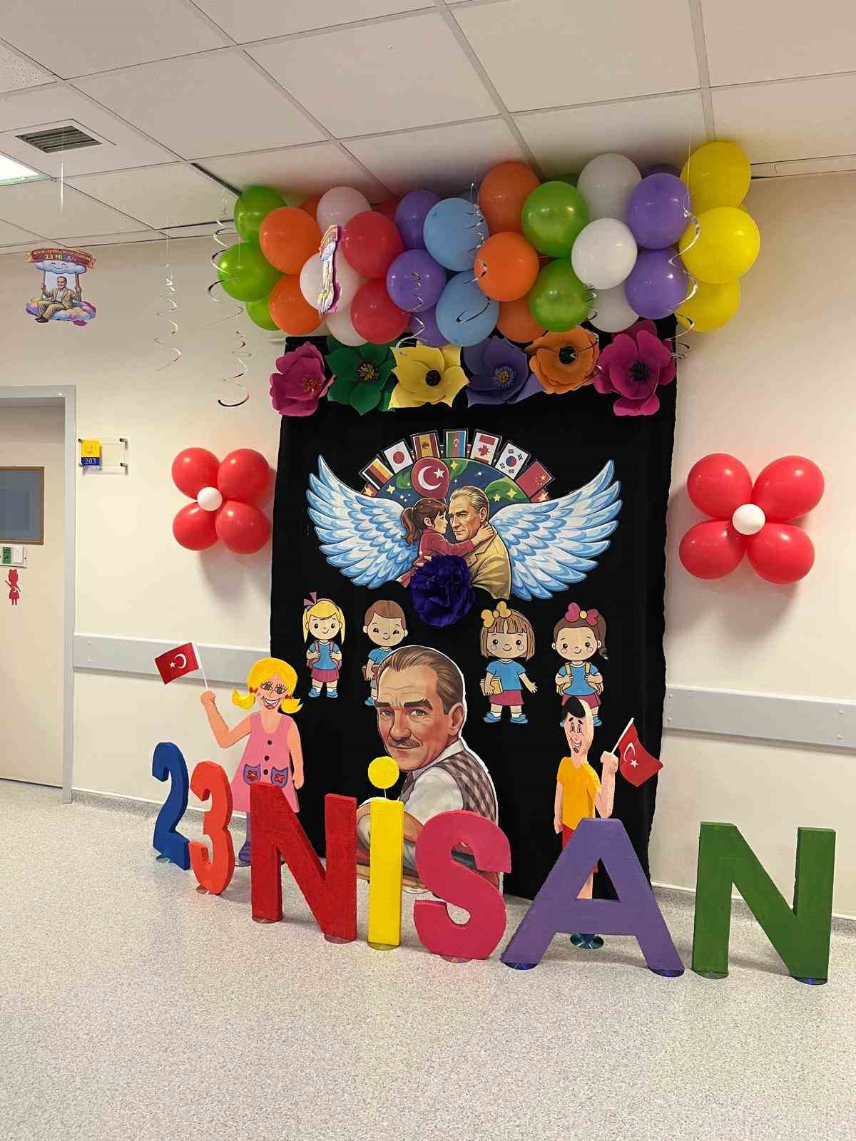 Onkoloji servisinde çocuklar ve aileleri gönüllerince eğlenip moral buldu
