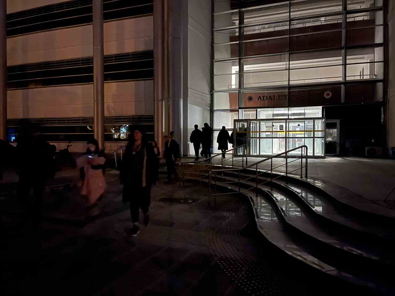 Onlarca kişiye mezar olan Rönesans Rezidans’ın 10’uncu duruşması 21 saat sürdü
Onlarca kişiye mezar olan Rönesans Rezidans’ın 10’uncu duruşması 21 saat sürdü