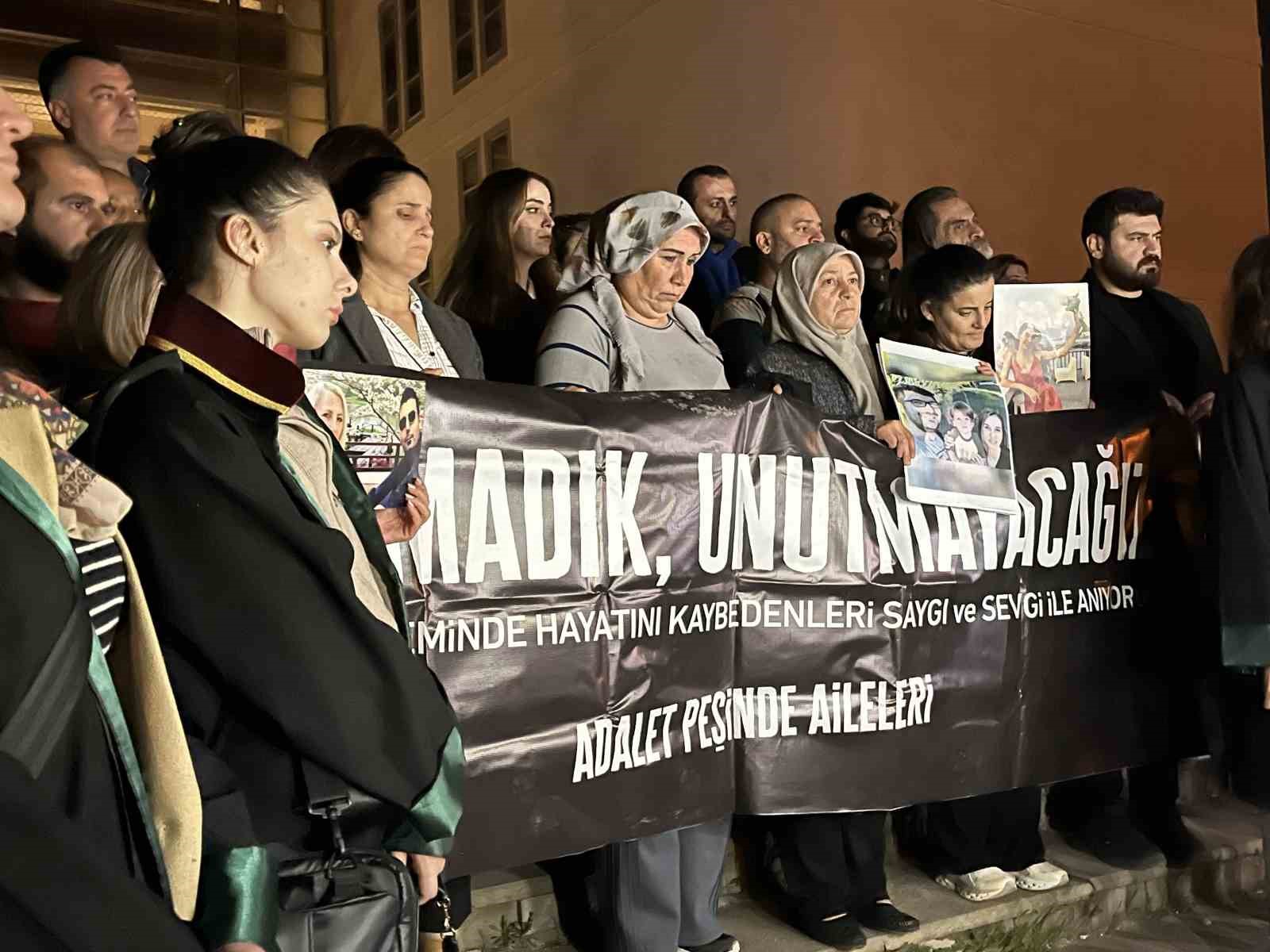 Onlarca kişiye mezar olan Rönesans Rezidans’ın 10’uncu duruşması 21 saat sürdü
Onlarca kişiye mezar olan Rönesans Rezidans’ın 10’uncu duruşması 21 saat sürdü