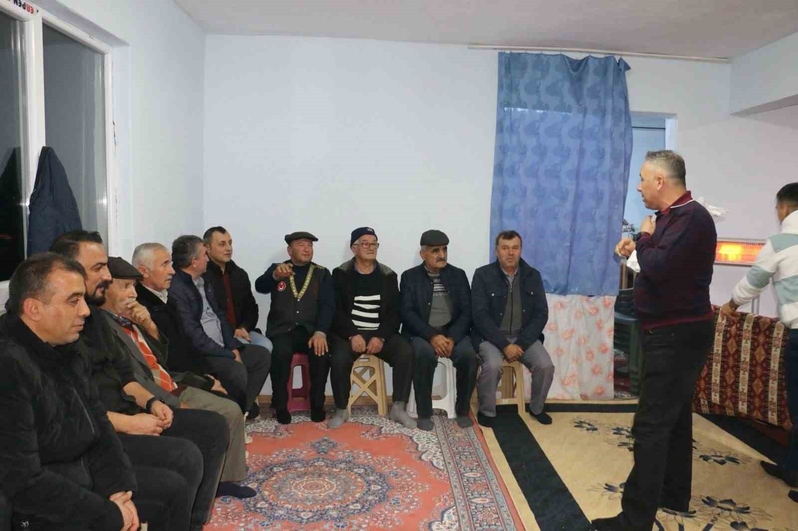 Onlarca köylü bir araya geldi, geleneksel orta oyunları kahkahaya boğdu
Onlarca köylü bir araya geldi, geleneksel orta oyunları kahkahaya boğdu