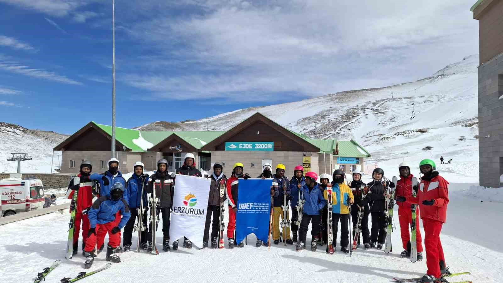 Onlarca ülkeden öğrenci kayakla tanıştı
